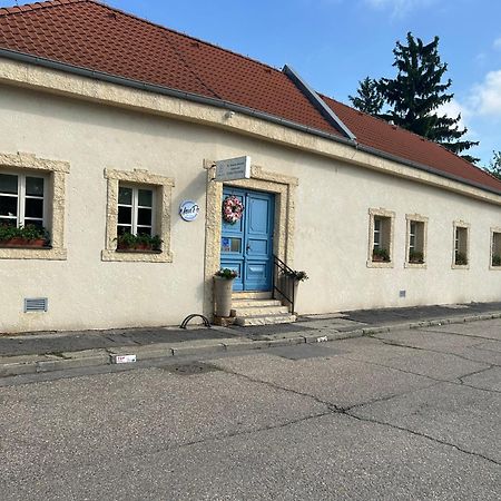 Monpe Apartmanik S Atmosferou Komárno Buitenkant foto
